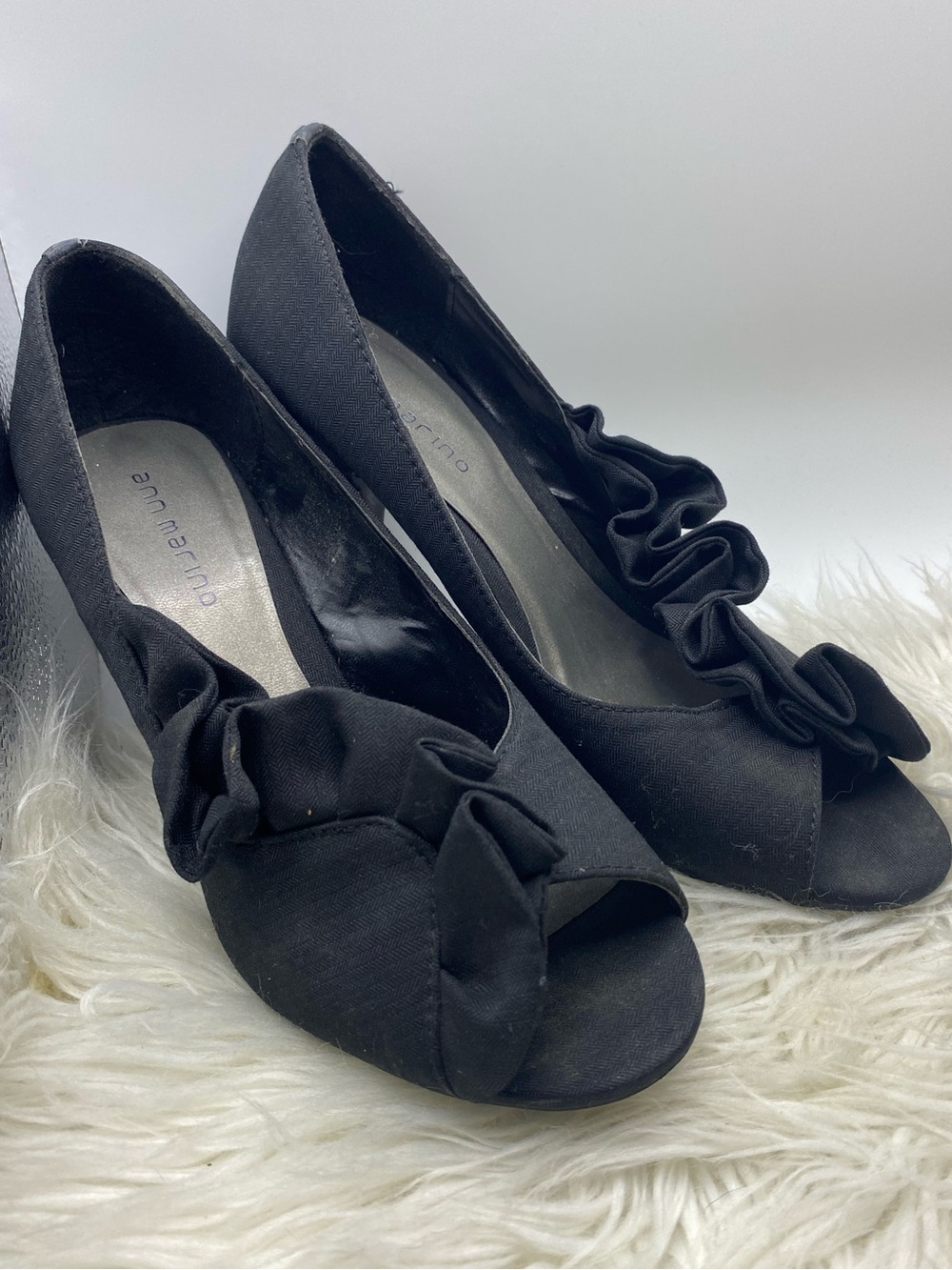 Ann Marino black satin peep toe ruffle heel sz8